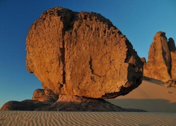 Algeria: Free Hirak poet, sentenced to 5 years in prison over critical writings – ifex.org