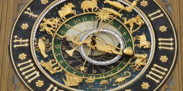 Journalist Dawit Isaak held in Eritrean jail for 23 years wins rights prize – BBC