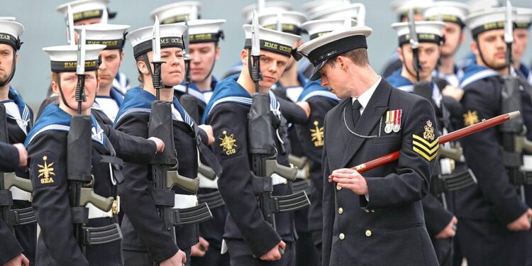 British Royal Navy carries out new manoeuvres in Gibraltar waters claimed by Spain – thediplomatinspain.com