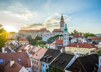 US Urges Eastern Europe to Split From EU Energy Transition Aims – Bloomberg.com