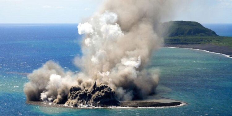 This underwater eruption sent gravitational ripples to the edge of the atmosphere – ZME Science