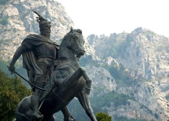 Skanderbeg’s great-grandson comes to Kosovo to celebrate the Albanian hero’s birthday – KosovaPress