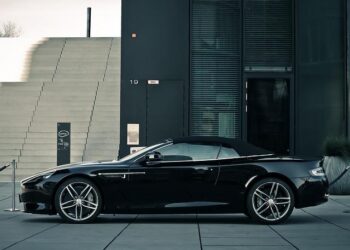 Aston Martin DBX S: A new flagship for the supercar of SUVs – Aston Martin