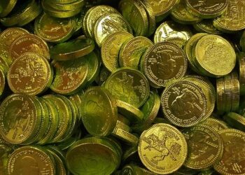 Hidden trove of treasure worth over $340,000 found by hikers in Czech Republic – CBS News