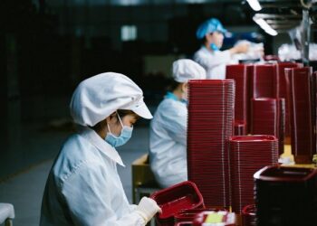 Moroccan agricultural workers in Huelva form historic union to defend rights – Yabiladi.com