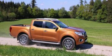 WATCH | Pickup truck smashes into Elizabethtown Turkey Hill – local21news.com