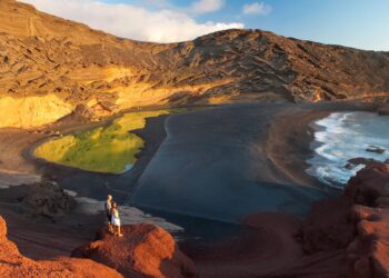 ‘Never going back!’ Brits rage at Spain as chaos on the horizon in Lanzarote and Majorca – Daily Express