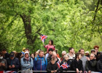 Thousands gather in London to mark the 80th anniversary of the end of WWII in Europe – NBC News