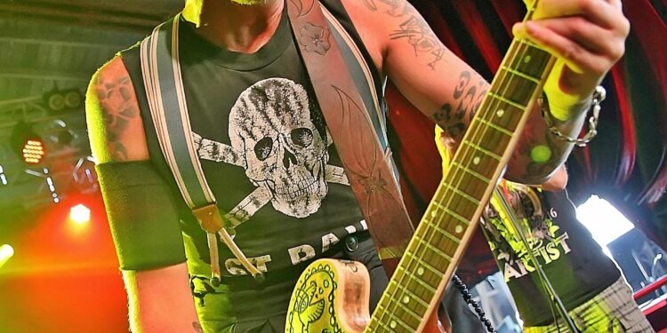 Dregen (Backyard Babies / The Hellacopters) exhibits his art this Saturday in Sweden – Chaoszine