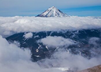 ‘Shining anus’ volcano in Tonga coughs up cloud of smoke during recent eruption — Earth from space – Live Science