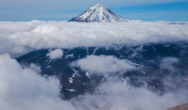 ‘Shining anus’ volcano in Tonga coughs up cloud of smoke during recent eruption — Earth from space – Live Science