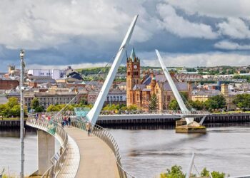 Londonderry: Funding cut is ‘catastrophic’ for dance company – BBC