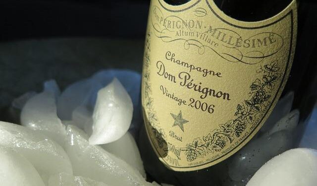 Italian Etiquette for Traveling Food Lovers, From Ordering Coffee to Asking for the Check – Food & Wine