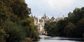 Theo James visits Mauritania to spotlight refugees’ climate challenges ahead of COP29 – UNHCR – The UN Refugee Agency