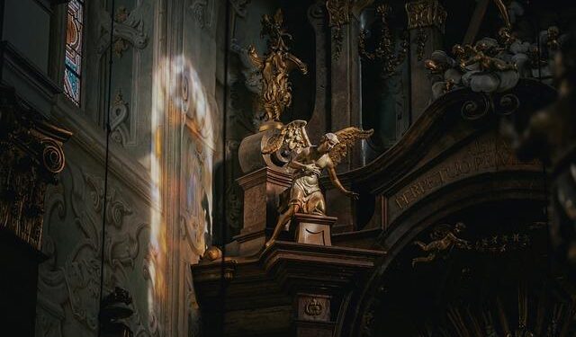 Surrendering oneself to He who guides the Church – Vatican News