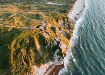 North West 200: Todd blasts to Superstock success at NW200 – BBC