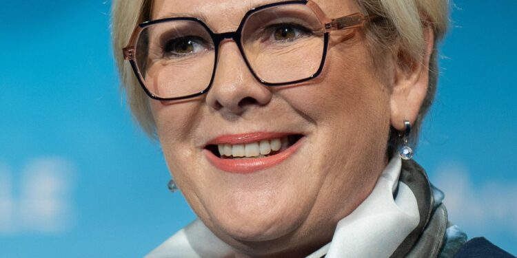 President Halla Tómasdóttir embarks on state visit to Sweden – Iceland Monitor