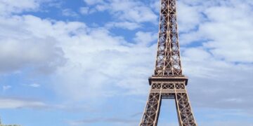 France to respond firmly after Algeria expels more officials – Reuters