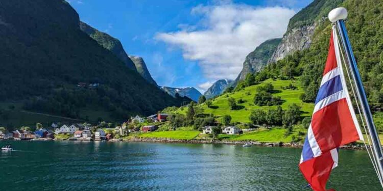 APTOPIX Norway Ship Aground – nwitimes.com