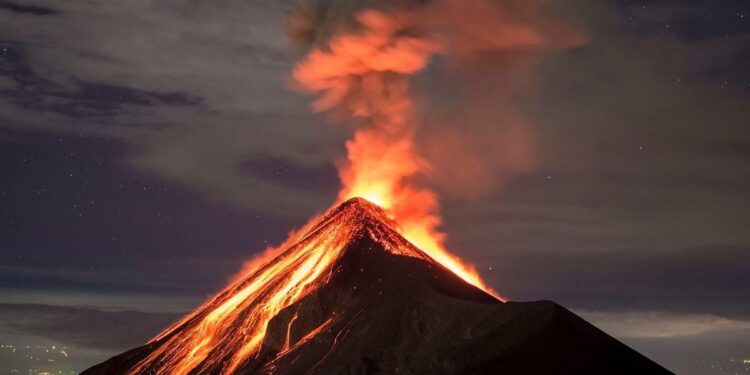 Volcanic eruption in Tonga sent seawater into the atmosphere and sulfur into the sea, study reveals – Phys.org