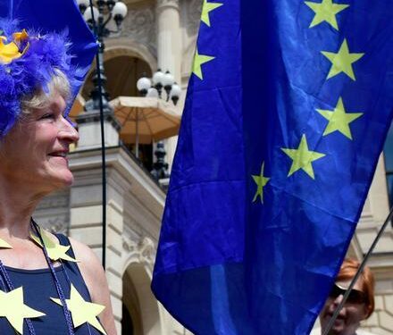 Thousands join a pro-EU rally in Romania’s capital as pivotal presidential runoff looms – AP News