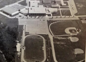 Video: Gibraltar Carlson in district softball semifinals – Monroe Evening News