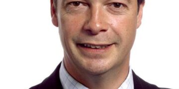 Nigel Farage uses visit to Scotland to double down on attacks on Anas Sarwar – Barrhead News