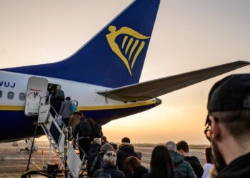 We Flew The Airline Now Threatening Fines For Standing Up. Is Hawaii Next? – Beat of Hawaii