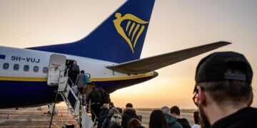 We Flew The Airline Now Threatening Fines For Standing Up. Is Hawaii Next? – Beat of Hawaii