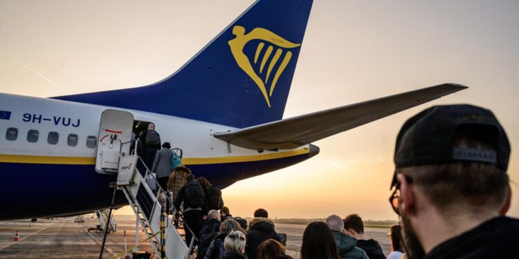 We Flew The Airline Now Threatening Fines For Standing Up. Is Hawaii Next? – Beat of Hawaii