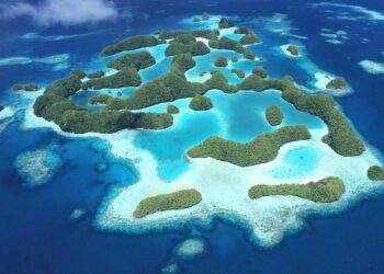 The Remote Micronesian Atoll Reawakening Traditional Management, Aided by Scientists – Pulitzer Center