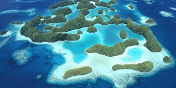 The Remote Micronesian Atoll Reawakening Traditional Management, Aided by Scientists – Pulitzer Center