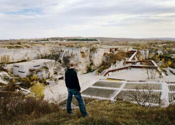 Wagnermania: Flying Dutchman on a monumental set in a quarry in Austria – MSN