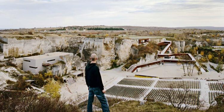 Wagnermania: Flying Dutchman on a monumental set in a quarry in Austria – MSN