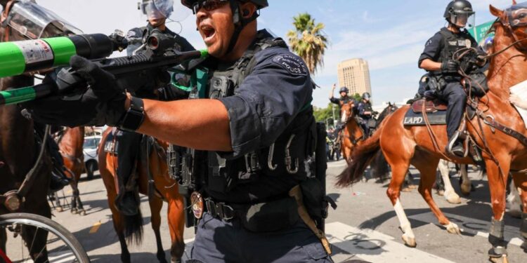 US cautions after Hawaii neighbor Kiribati gets Chinese police – Reuters