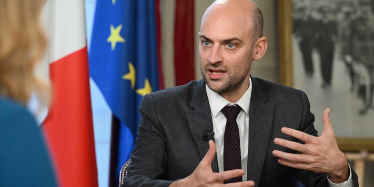 France’s Foreign Minister on Iran talks: sides agreed to continue talking – Investing.com