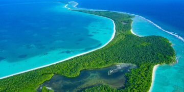 UK agrees to hand the Chagos Islands to Mauritius in a deal it says protects a key US base – AP News