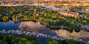 Sweden delays 3.5% GDP defense spending target, predicts 2032 deadline out of NATO summit – Breaking Defense