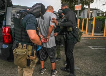 11 ICE Officers Are Stuck In A Shipping Container In Djibouti – HuffPost