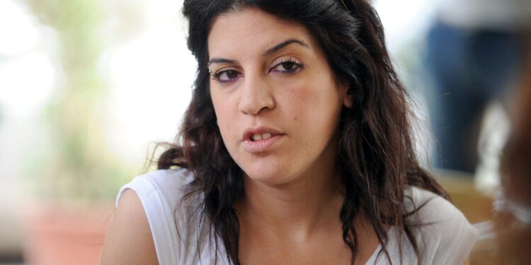 Tunisian girl Abandoned in Karachi After Love Marriage Ends in Divorce – Abb Takk News