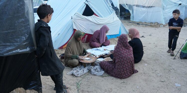 Over 714,000 internally displaced in Gaza since breakdown of ceasefire: UNRWA – Middle East Monitor