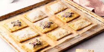 Pop-Tarts Bowl going international: Edible mascots headed to Ireland for Iowa State vs. Kansas State opener – CBS Sports