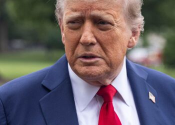 Trump threatened to ‘bomb the s— out’ of Moscow to deter Putin: CNN – CNBC