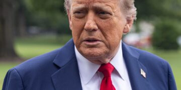 Trump threatened to ‘bomb the s— out’ of Moscow to deter Putin: CNN – CNBC