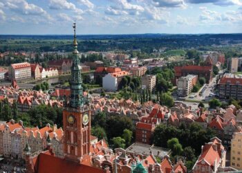 Poland scrambles aircraft as Russia launches strikes on Ukraine – Yahoo