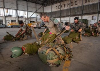 US, French forces conduct joint parachuting exercise in Djibouti > Air Force > Article Display – af.mil