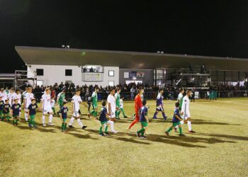 Green’s knock hands Australia advantage as wickets tumble – cricket.com.au