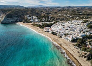 Strong earthquake hits southern Spain causing roof collapse at airport – Metro.co.uk