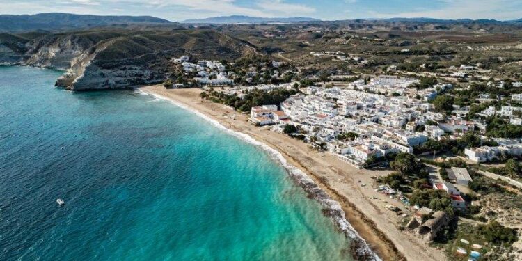 Strong earthquake hits southern Spain causing roof collapse at airport – Metro.co.uk