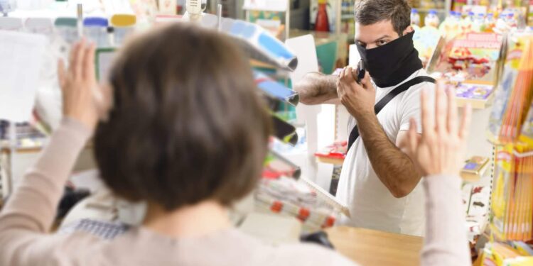 A person wanted for “Aggravated Theft” is extradited from Austria to Kosovo, immediately sent to prison – Gazeta Express